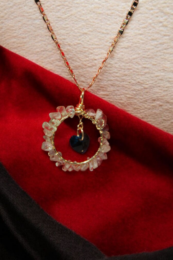 Fluorita con Cristal de Corazón