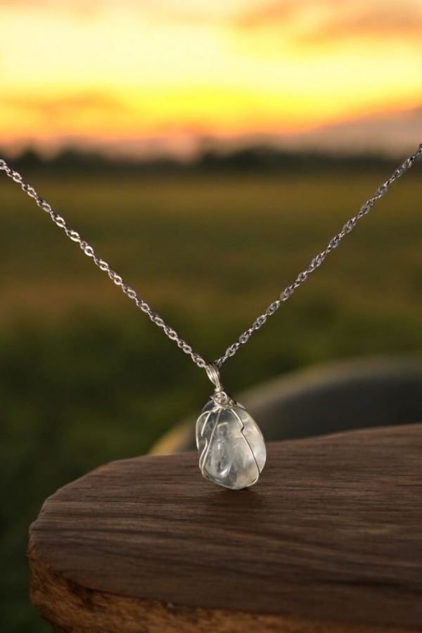 Cuarzo cristal en cadena de plata 9.25