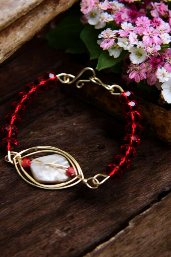 Pulsera Concha Nácar y Cristal Rojo - Imagen 2