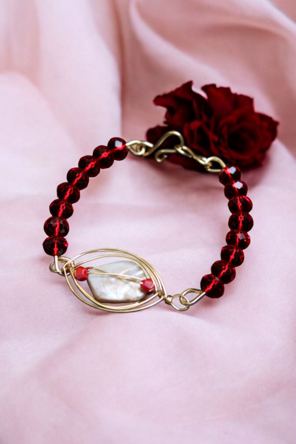 Pulsera Concha Nácar y Cristal Rojo